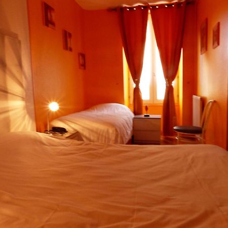 Logis Hotel Au Croissant Buzançais 部屋 写真