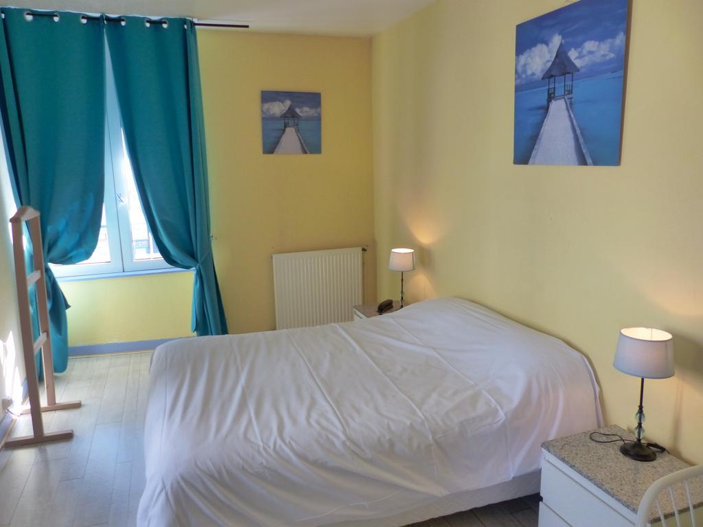 Logis Hotel Au Croissant Buzançais エクステリア 写真