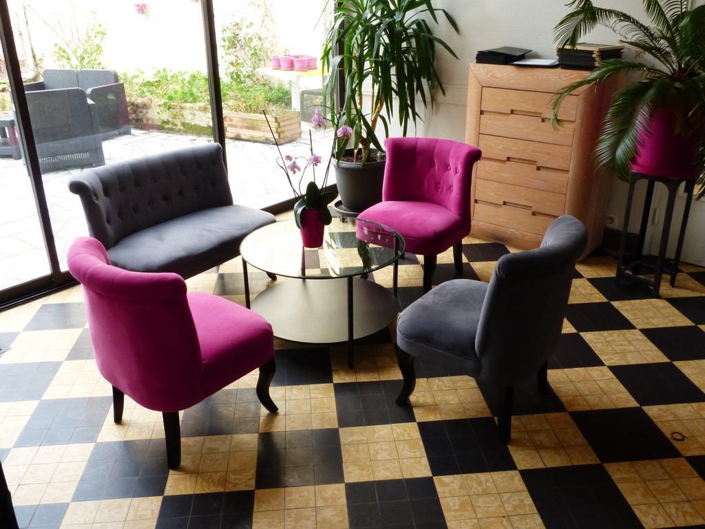 Logis Hotel Au Croissant Buzançais エクステリア 写真