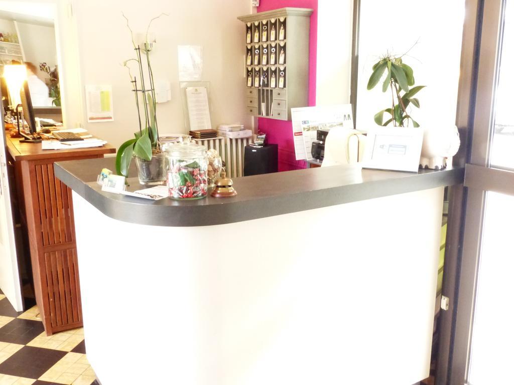Logis Hotel Au Croissant Buzançais エクステリア 写真
