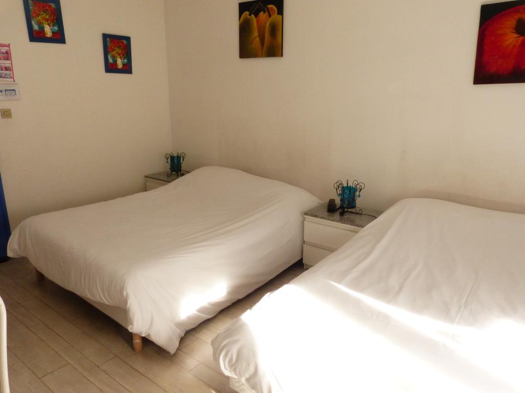Logis Hotel Au Croissant Buzançais 部屋 写真