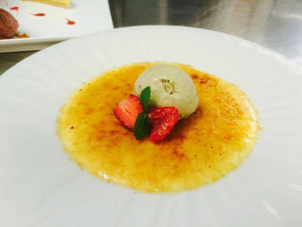 Logis Hotel Au Croissant Buzançais エクステリア 写真