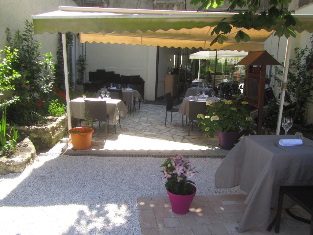 Logis Hotel Au Croissant Buzançais エクステリア 写真