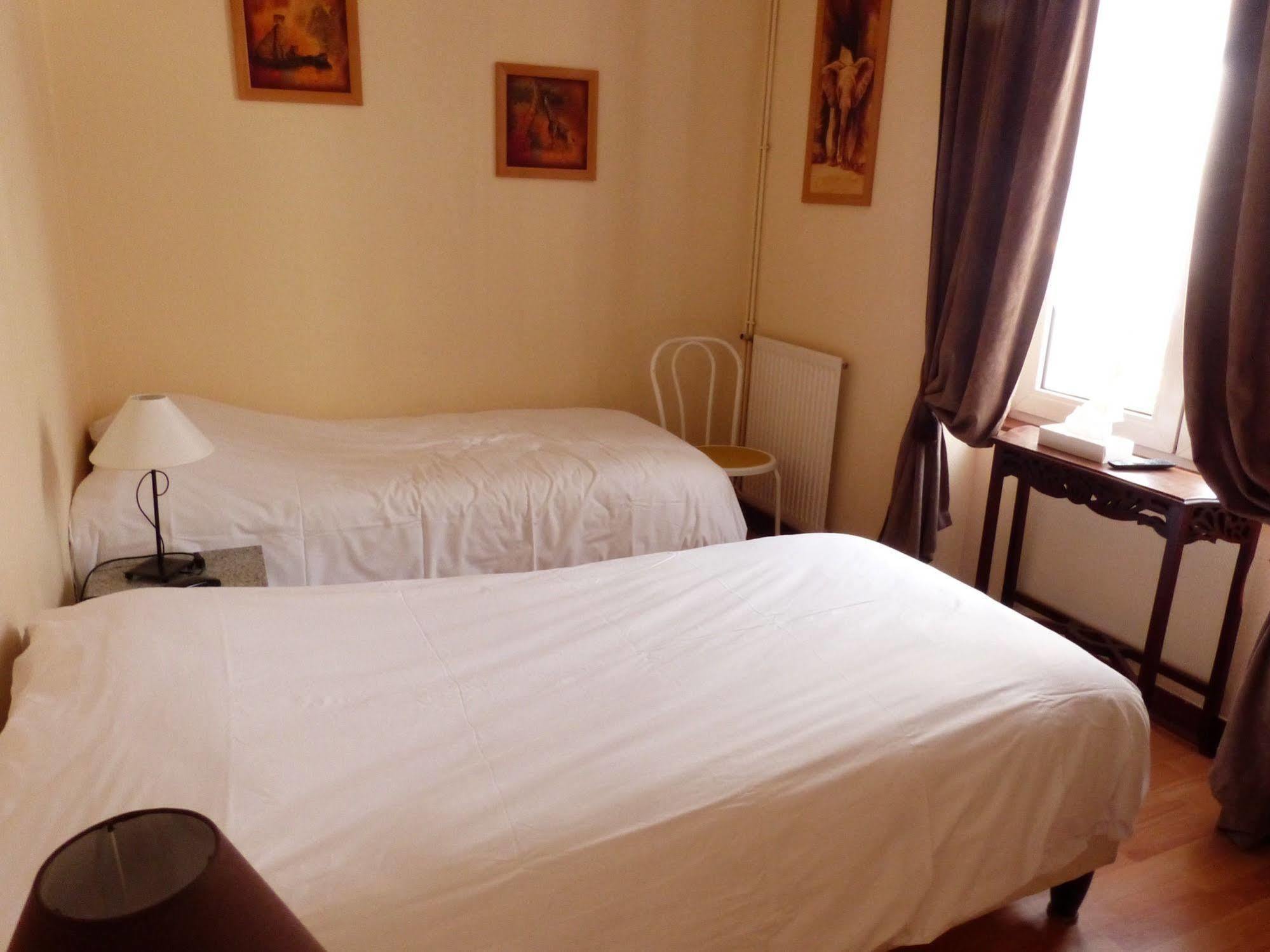 Logis Hotel Au Croissant Buzançais エクステリア 写真