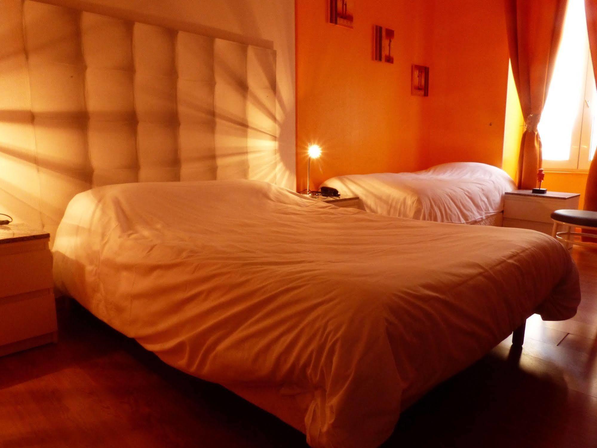 Logis Hotel Au Croissant Buzançais エクステリア 写真