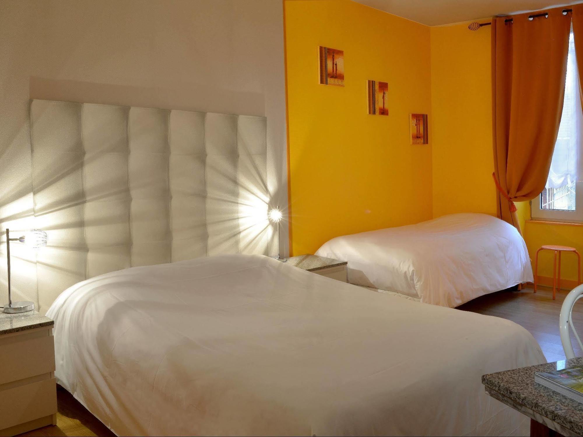Logis Hotel Au Croissant Buzançais エクステリア 写真
