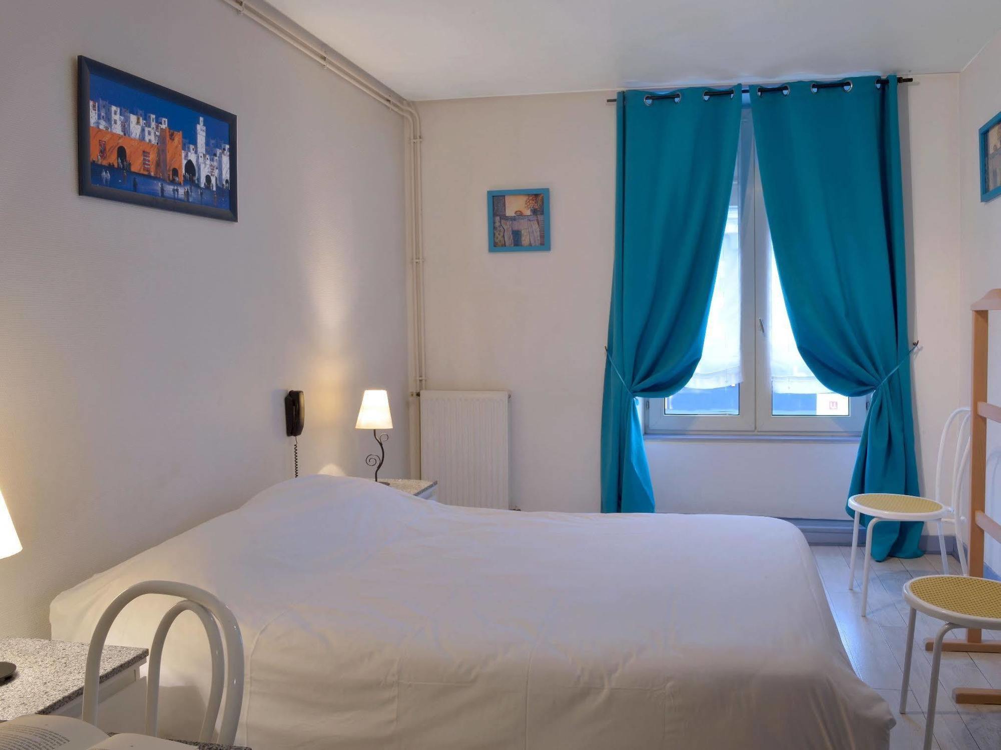 Logis Hotel Au Croissant Buzançais エクステリア 写真