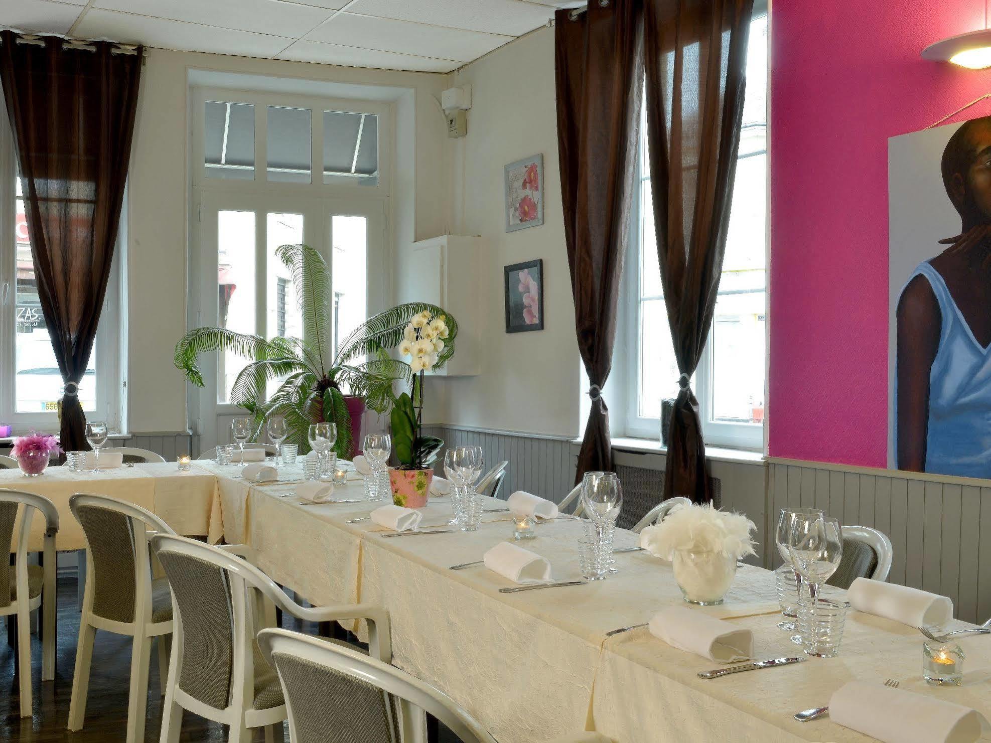 Logis Hotel Au Croissant Buzançais エクステリア 写真