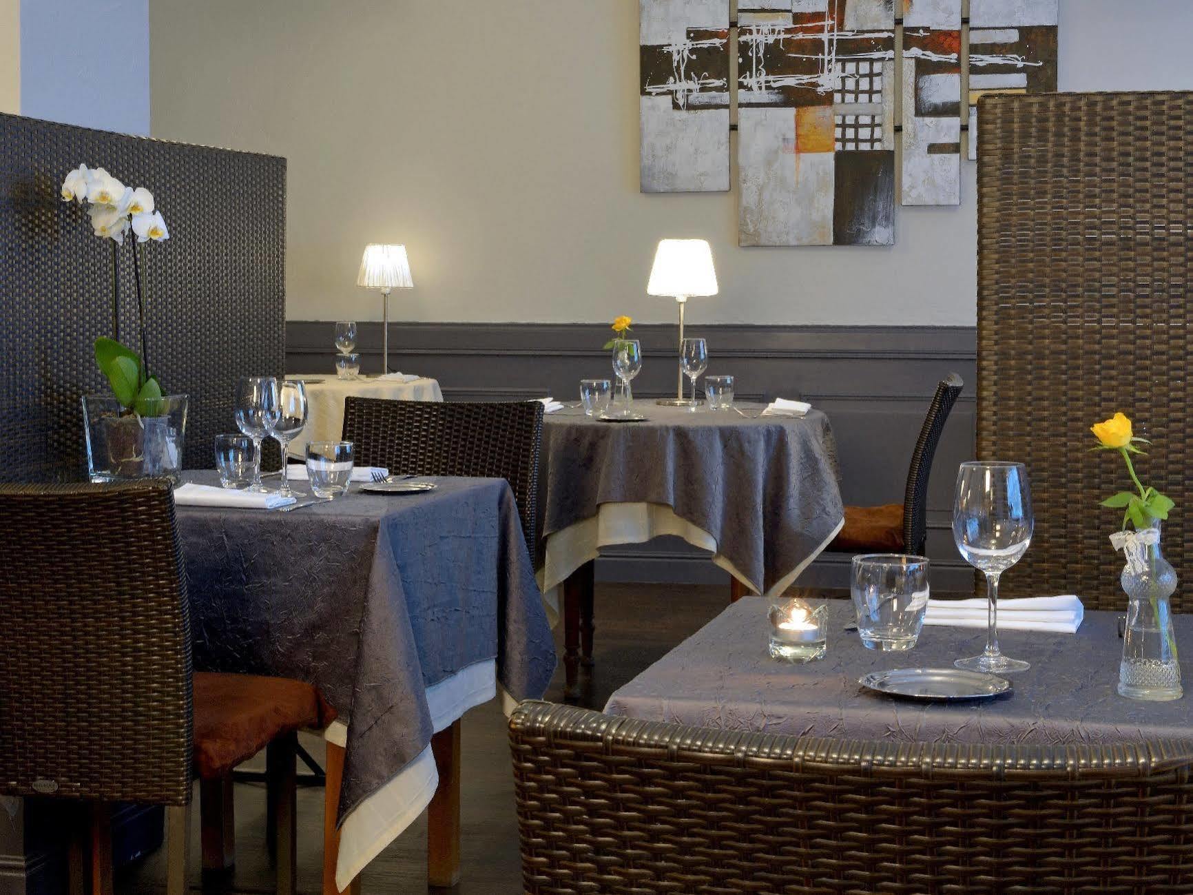 Logis Hotel Au Croissant Buzançais エクステリア 写真